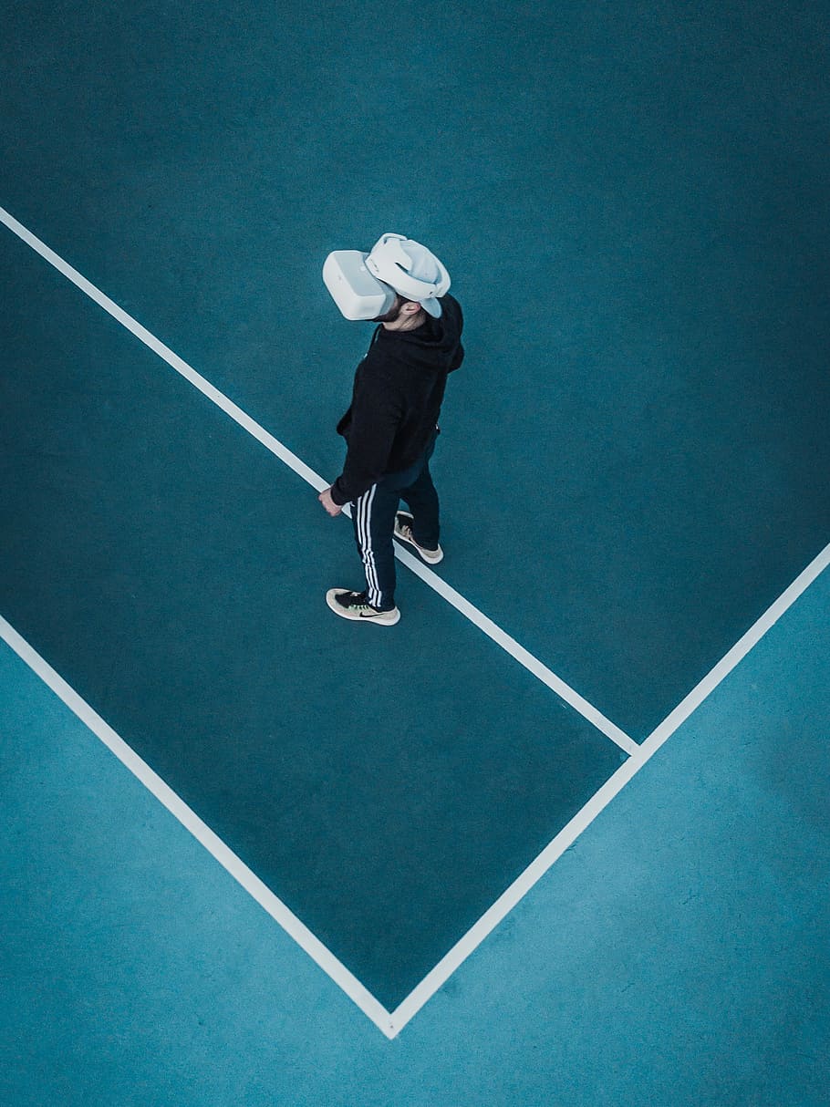 man in track suit wearing VR headset standing on tennis court, man wearing white VR goggles, HD wallpaper