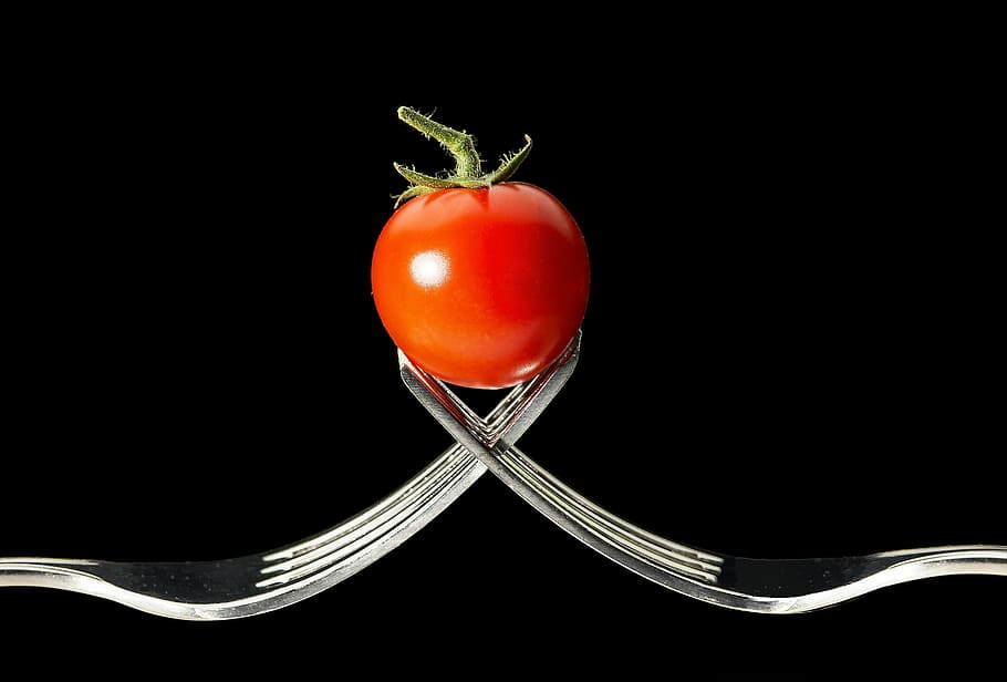 photo of tomato between the tips of two forks, macro, red, vegetable HD wallpaper