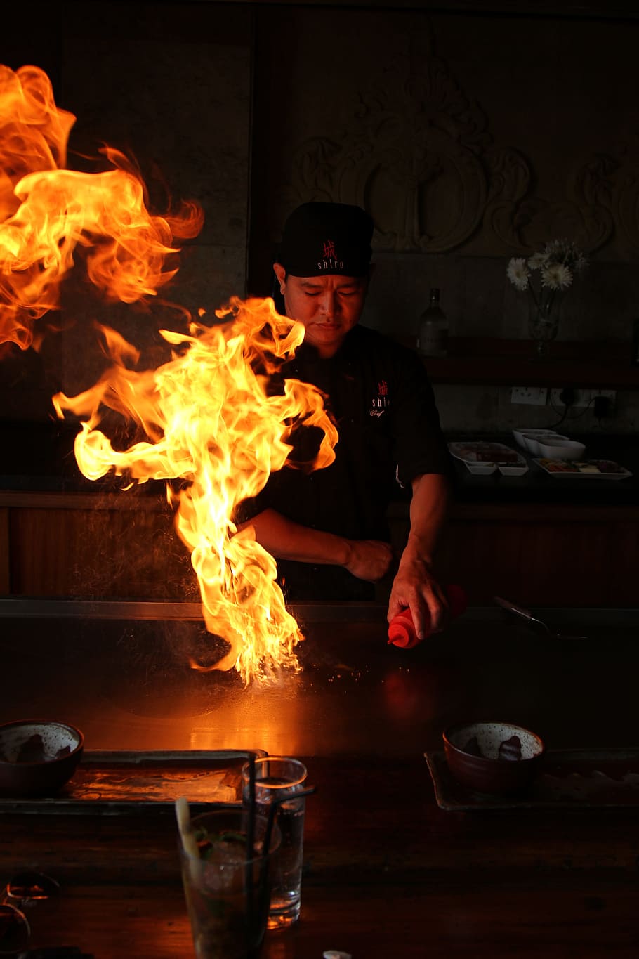chef putting oil on flaming pan, Teppanyaki, Steak, Fire, Roast