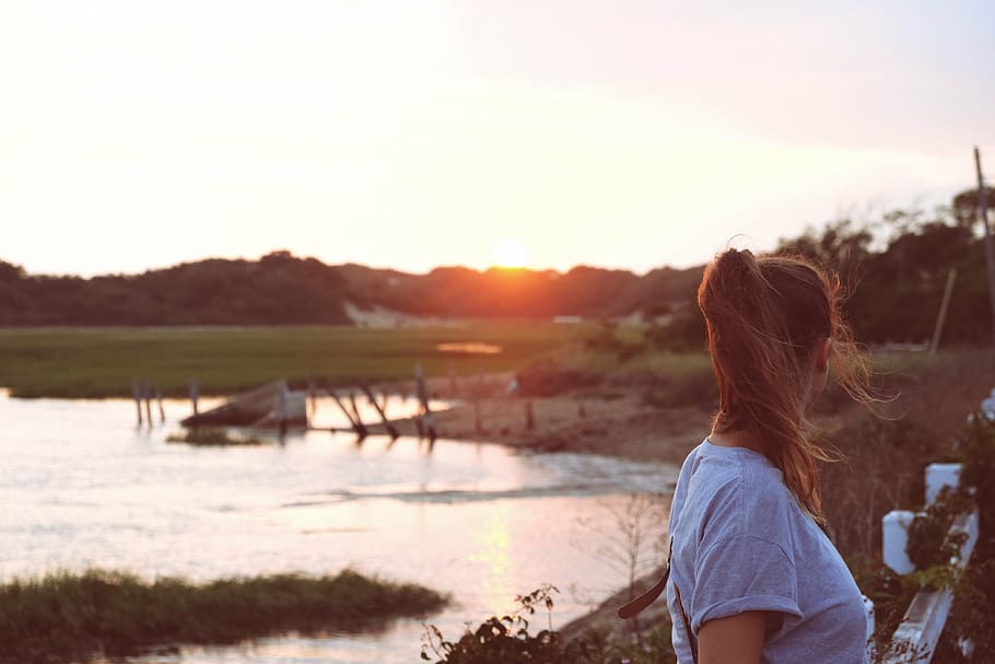 woman standing near body of water, sunset, setting, lake, glow HD wallpaper