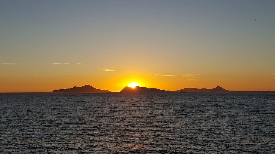 landscape photography of orange sunset and sea, sky, red sun HD wallpaper