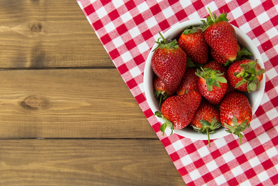 Bowl of strawberries on a wood table, food/Drink, fruit, healthy