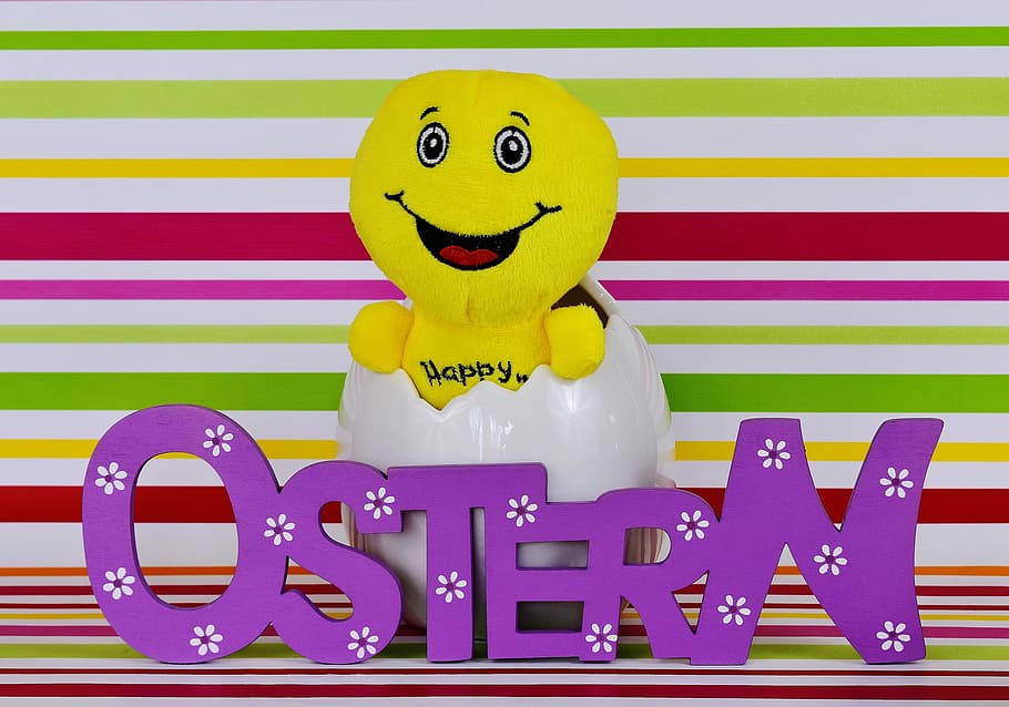 Happy Easter, Smiley, cheerful, funny, eggshell, laugh, cute HD wallpaper