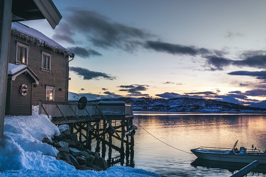 house beside body of water and boat, white jon boat on body of water, HD wallpaper