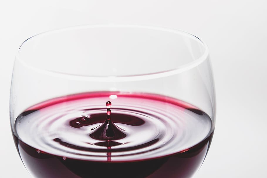 red wine in wineglass closeup photo, alcohol, drop, droplet, drink, HD wallpaper