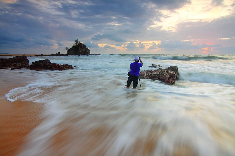 sea, dawn, landscape, nature, beach, clouds, coast, dusk, man HD wallpaper
