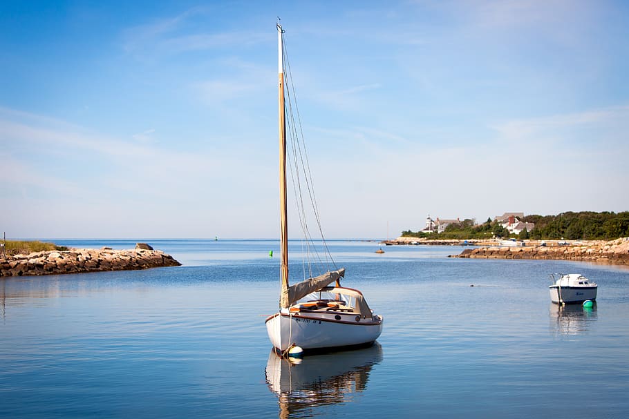 white sailboat on body of water during daytime, pier, docked, HD wallpaper