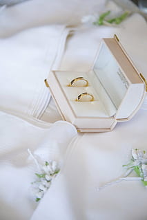 two gold-colored rings on box, vera, wedding rings, marriage HD wallpaper