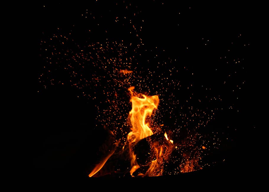 bonfire surrounded by embers, bonfire in dim light, camping, fireplace HD wallpaper