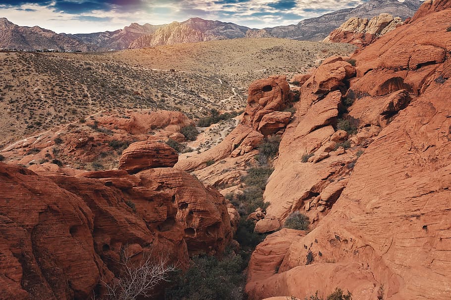 bird's-eye view of valley in dessert, sunset, clouds, hiking HD wallpaper