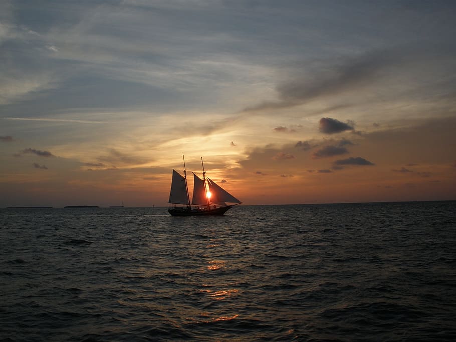 black sailboats on sea during sunset, Key West Florida, Schooner HD wallpaper