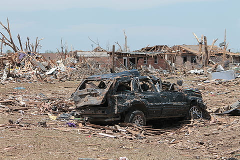 wrecked vehicle on devastated area during daytime, moore, oklahoma HD wallpaper