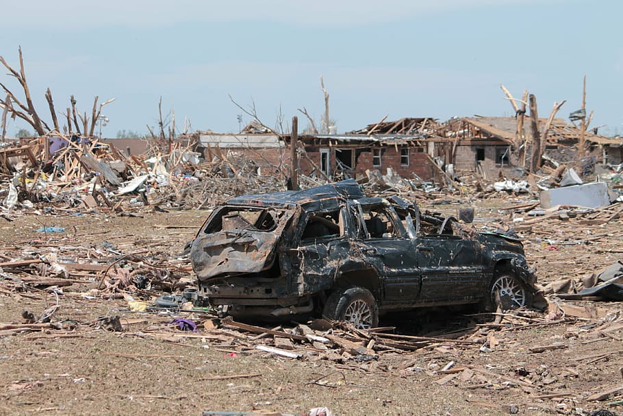 wrecked vehicle on devastated area during daytime, moore, oklahoma HD wallpaper