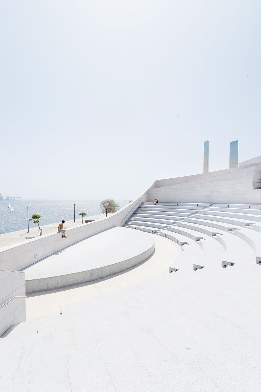man sitting on wall, white stadium, photo, concrete, stage, daytime HD wallpaper