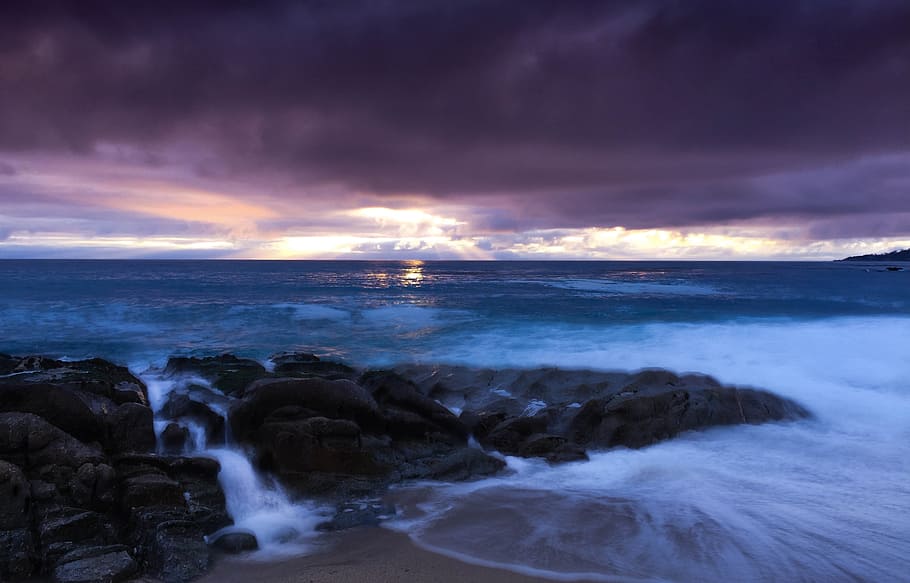 Sea Under Gray Sky during Day Time, clouds, horizon, ocean, rocks HD wallpaper