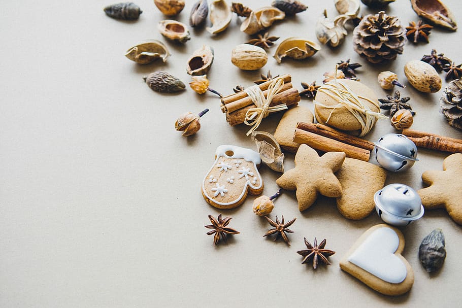 assorted-color-and-style ornaments, seashells and keychains on top of gray surface HD wallpaper