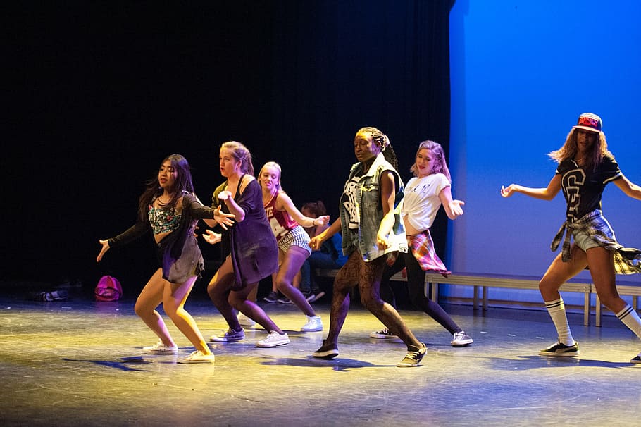 group of dancing women on stage, dance, hiphop, breakdancing HD wallpaper