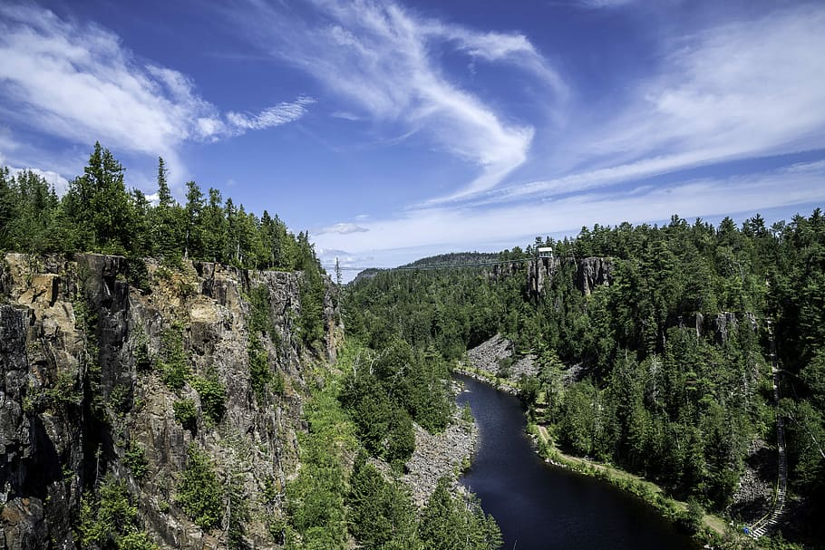 Cliffs and River under the Blue Sky at Eagle Canyon, Ontario HD wallpaper
