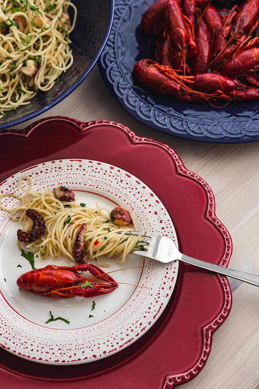 Fancy dinner with seafood pasta, crayfish and red wine by the table decorated with roses HD wallpaper