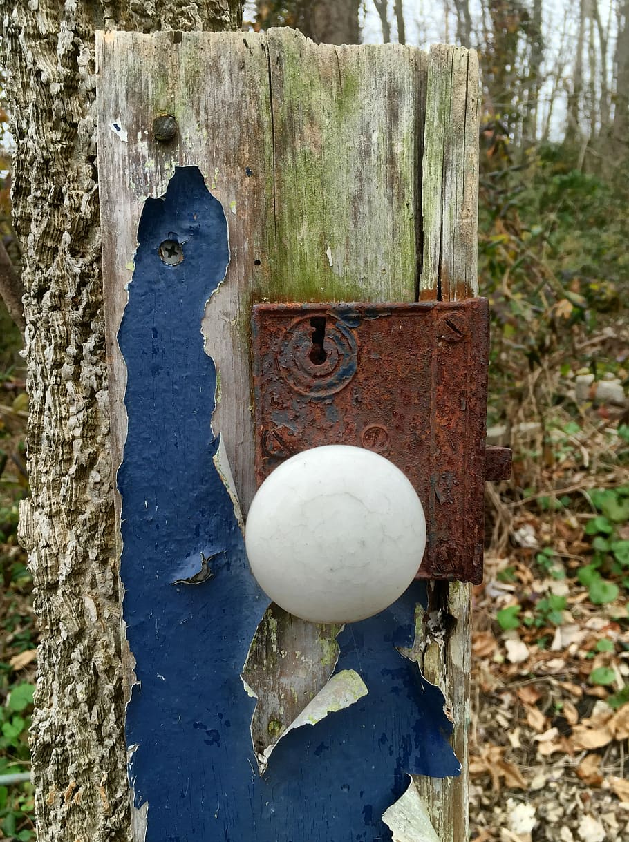 doorknob, weathered, rusty, peeling paint, wood - material HD wallpaper