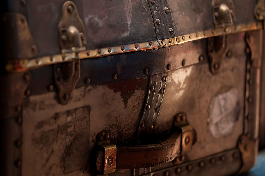 brown treasure chest, luggage, old, used, fitting, close, metal HD wallpaper