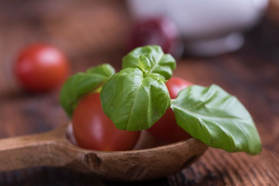 close-up photography of red tomato, tomatoes, small tomatoes HD wallpaper