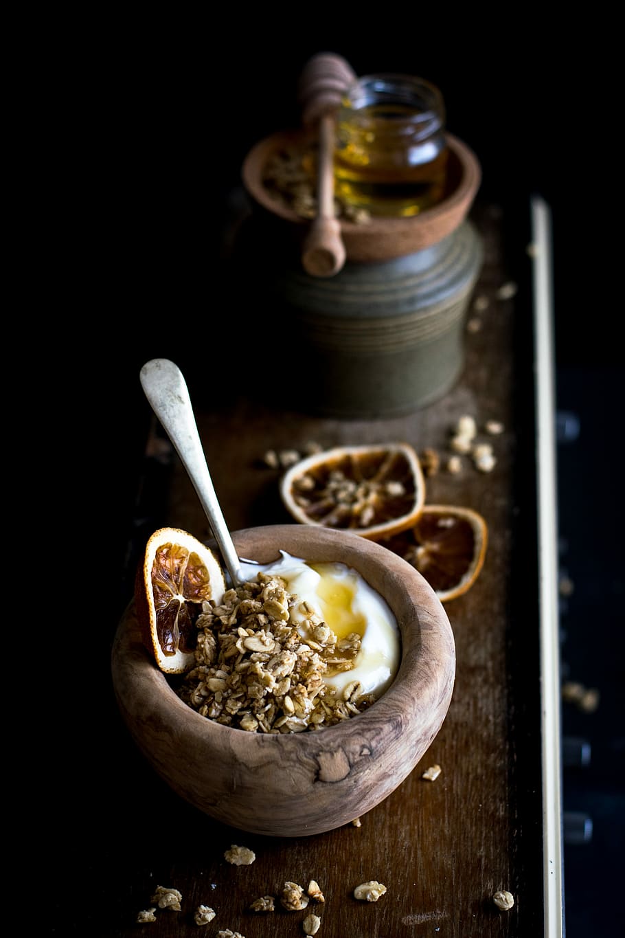 corn with egg on brown wooden bowl with spoon, selective focus photography oatmeal smoothie on bowl, HD wallpaper