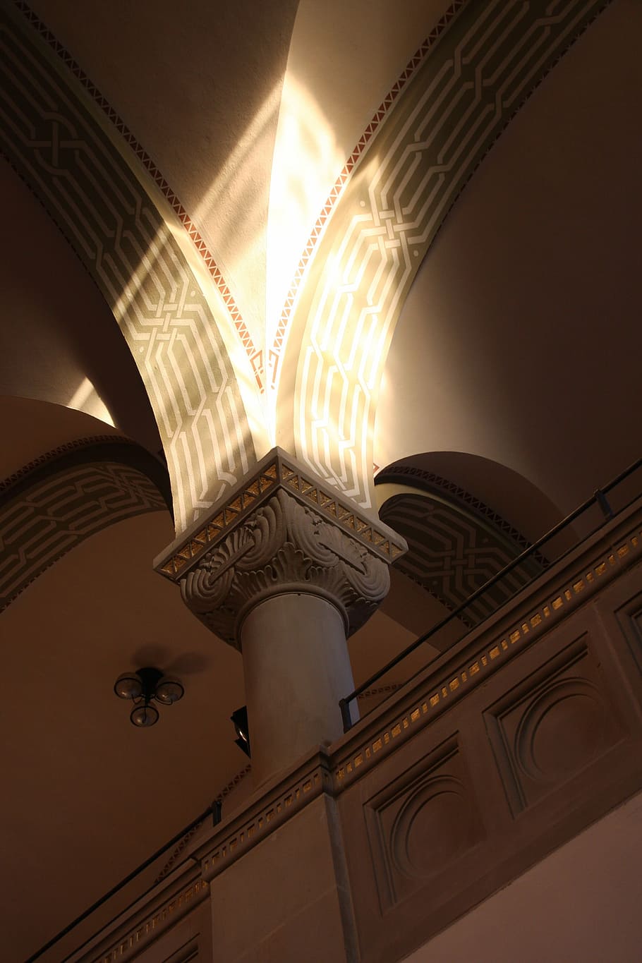 pillar, construction art, synagogue, light effect, church, ornaments HD wallpaper