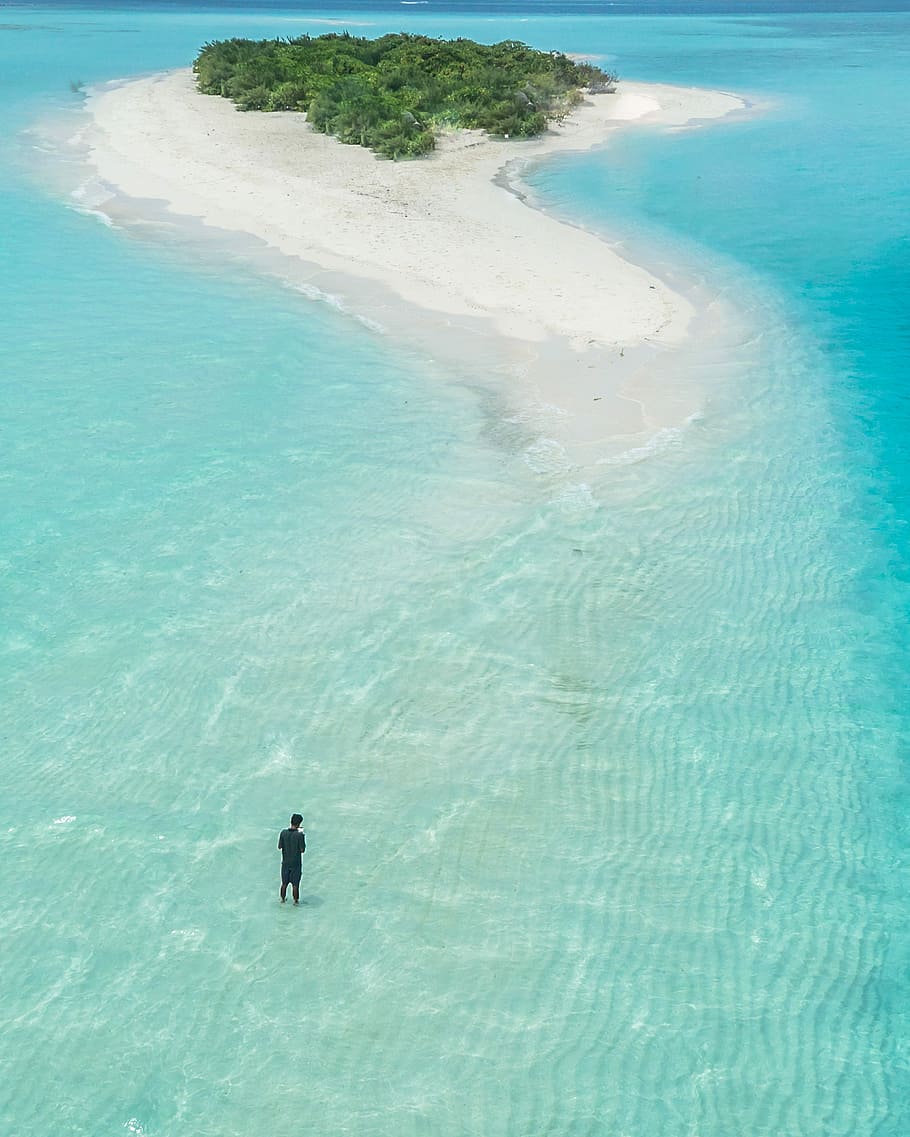 bird's eye view photography of man standing on body of water, man standing on island during daytime HD wallpaper