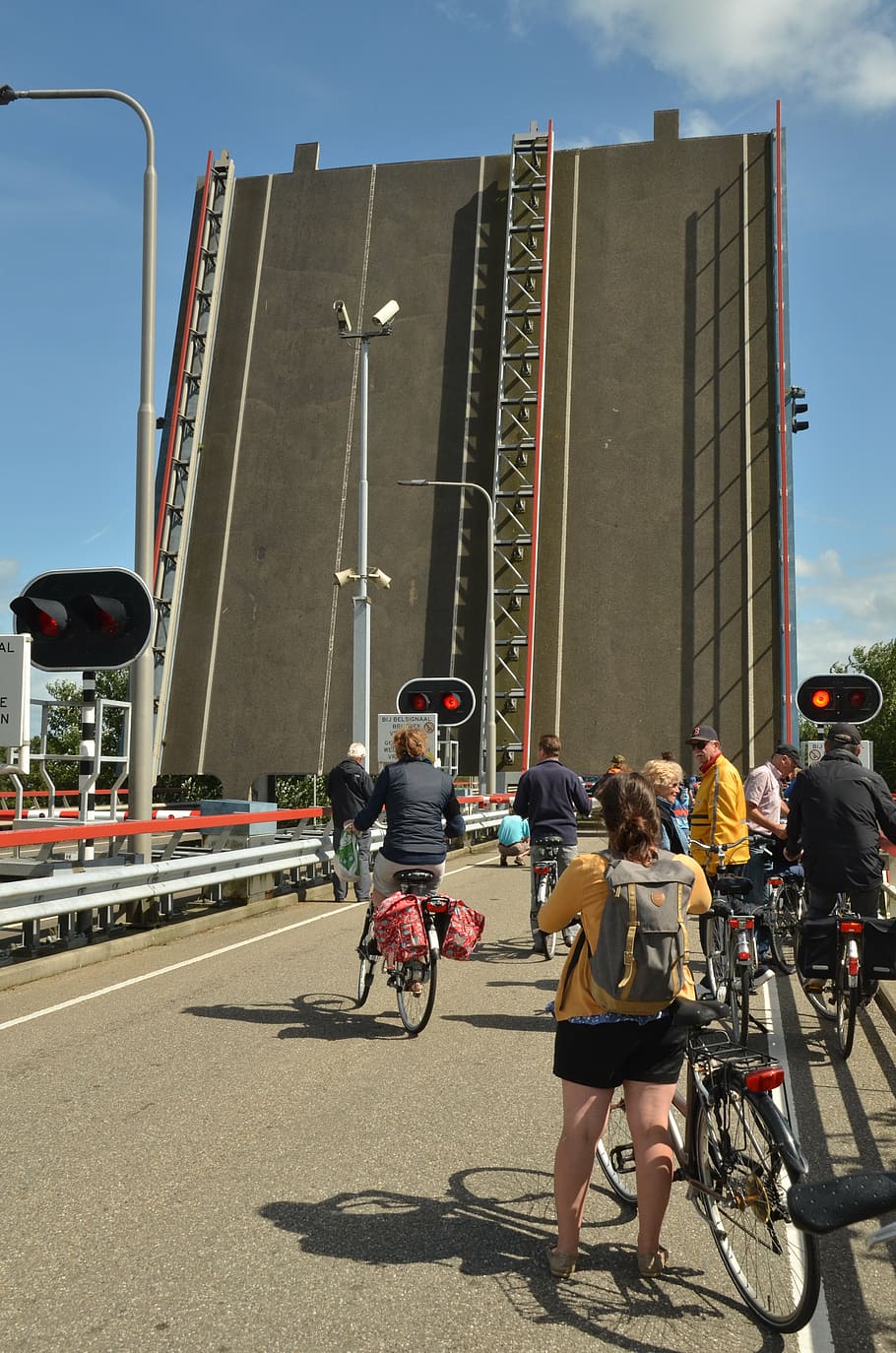 bridge, drawbridge, shipping, boat, water, wait, bicycle, cyclist HD wallpaper