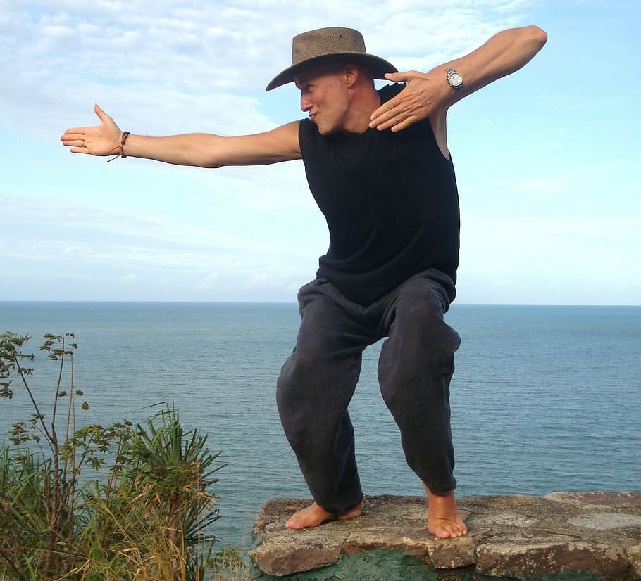 man wearing hat standing beside cliff, seminar, target, motivation HD wallpaper