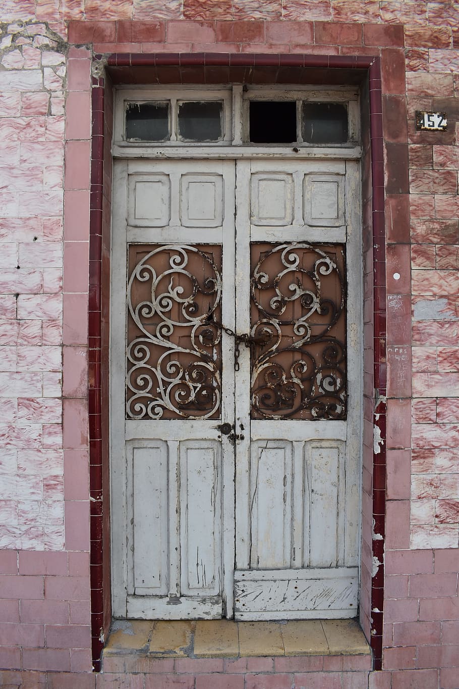 door, input, chains, closed, house, wood, architecture, old HD wallpaper