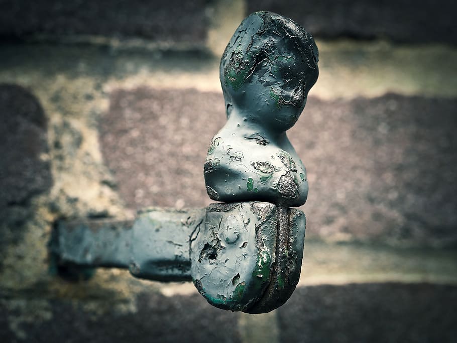 holder, shutter, figure, iron, sculpture, metal, wall, close-up HD wallpaper