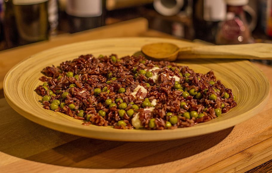 mung bean and rice in brown wooden plate, risotto, mozzarella HD wallpaper