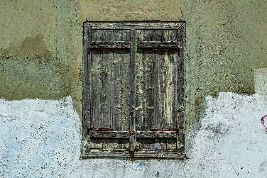 rectangular gray wooden window, old, weathered, rusty, decay HD wallpaper