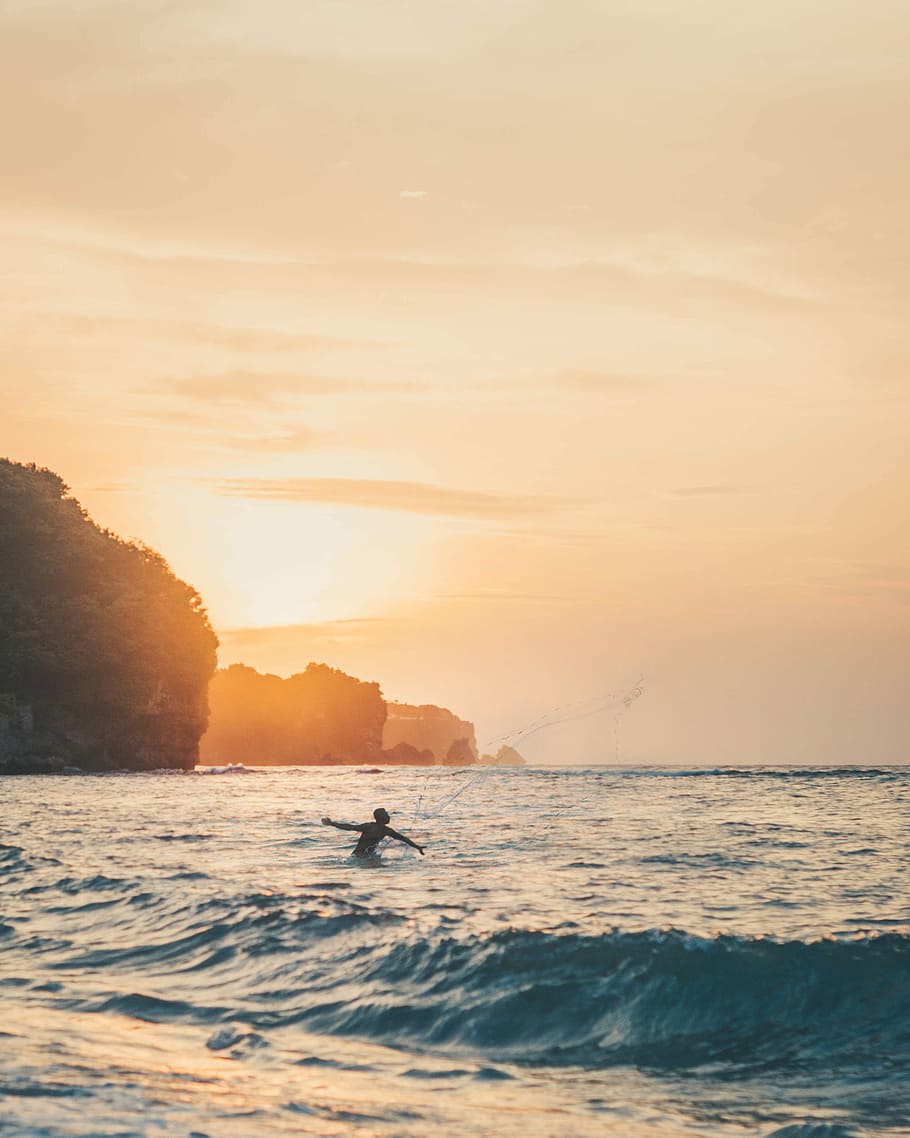 person submerge on water near islands, man swimming at beach HD wallpaper