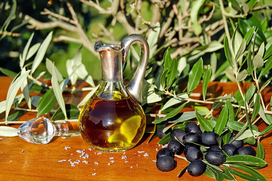grey lid glass cruet during daytime, olive oil, food, carafe