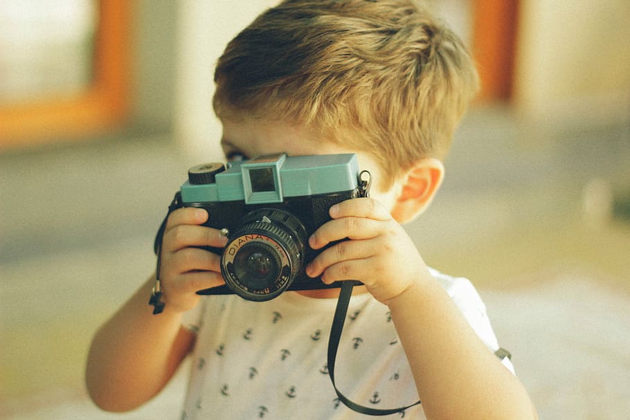 boy holding camera taking picture, toy, child, photographer HD wallpaper