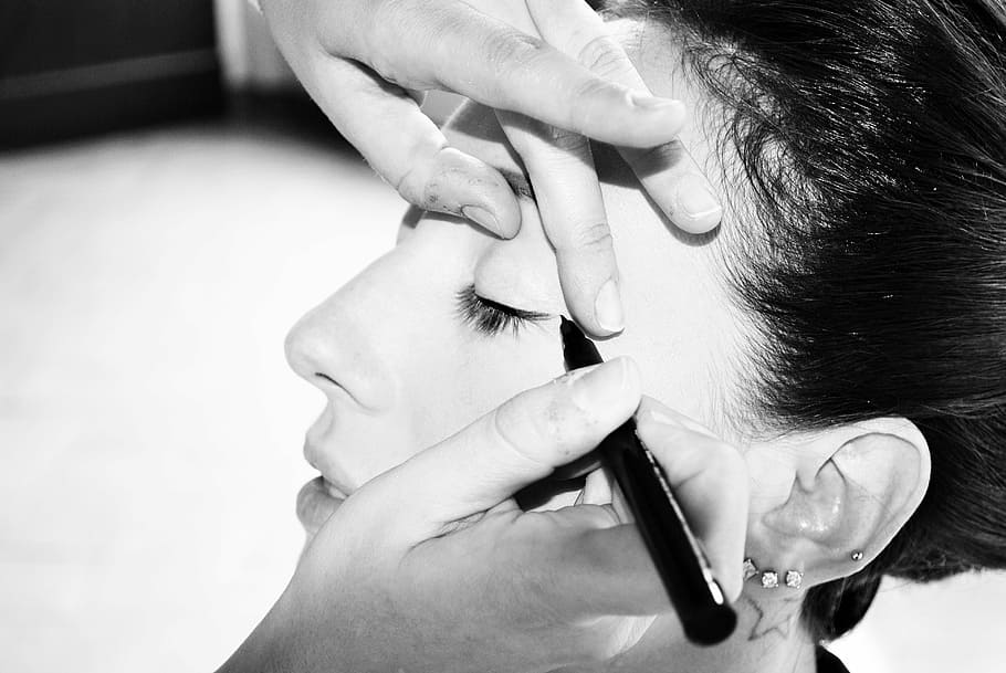 person applying eyeliner, makeup, eyes, nero, hair, mouth, woman, HD wallpaper