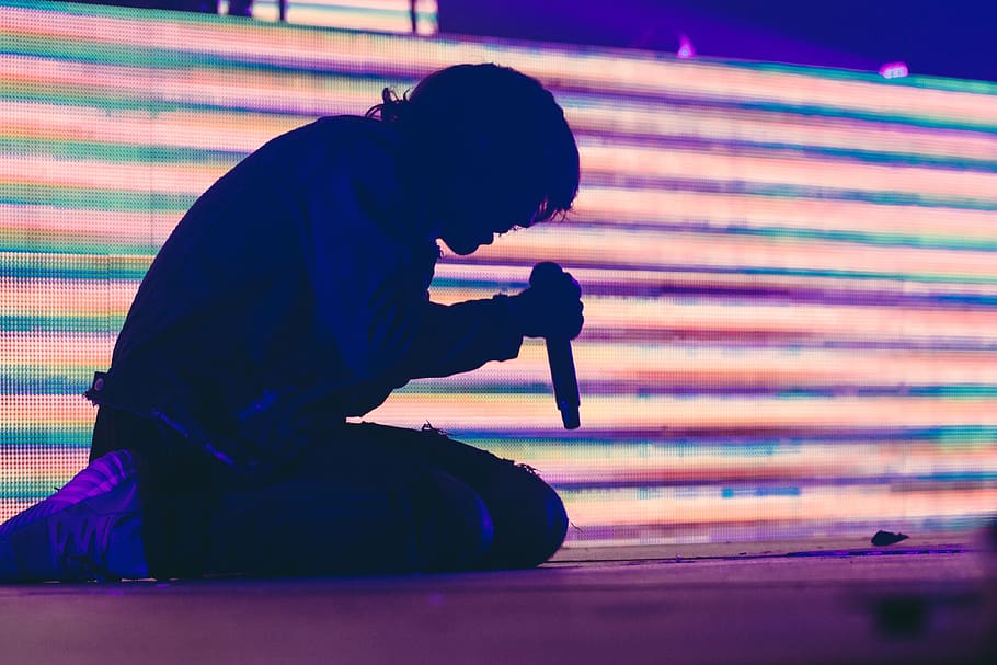 people, man, guy, singing, singer, night, stage, concert, one person HD wallpaper
