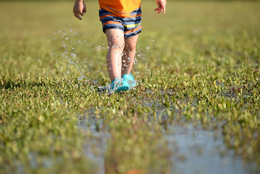 child, feet, splashing, mud, water, summer, water drops, fun HD wallpaper