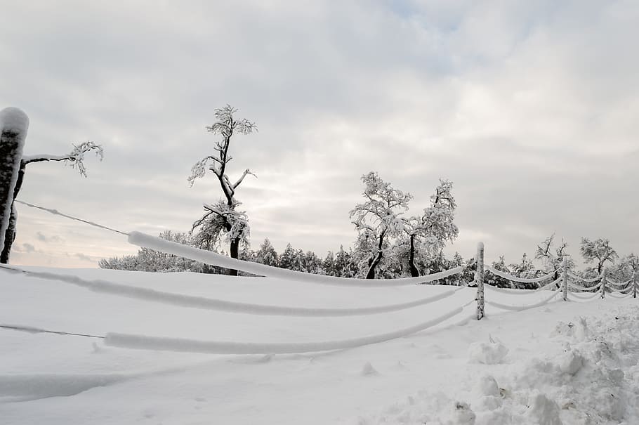 Was covered with snow. Зато на природе снег.