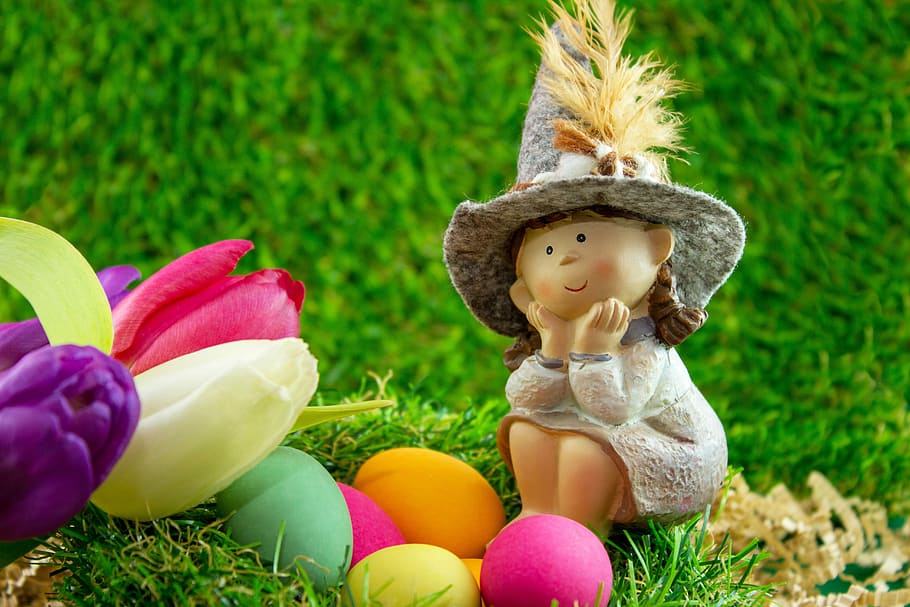 doll on green grass lawn, easter, egg, figure, easter eggs HD wallpaper