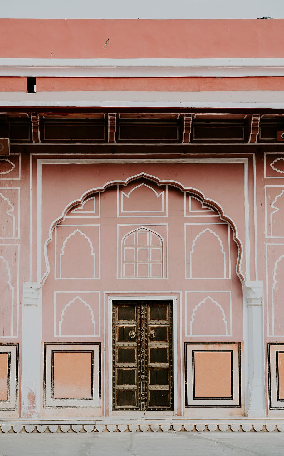 brown and white house with brown door, closed brown door, facade HD wallpaper