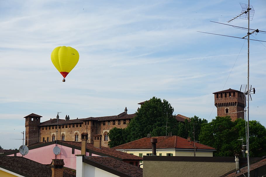castle sant'angelo lodigiano, praises, hot-air ballooning, hot air balloon yellow, HD wallpaper