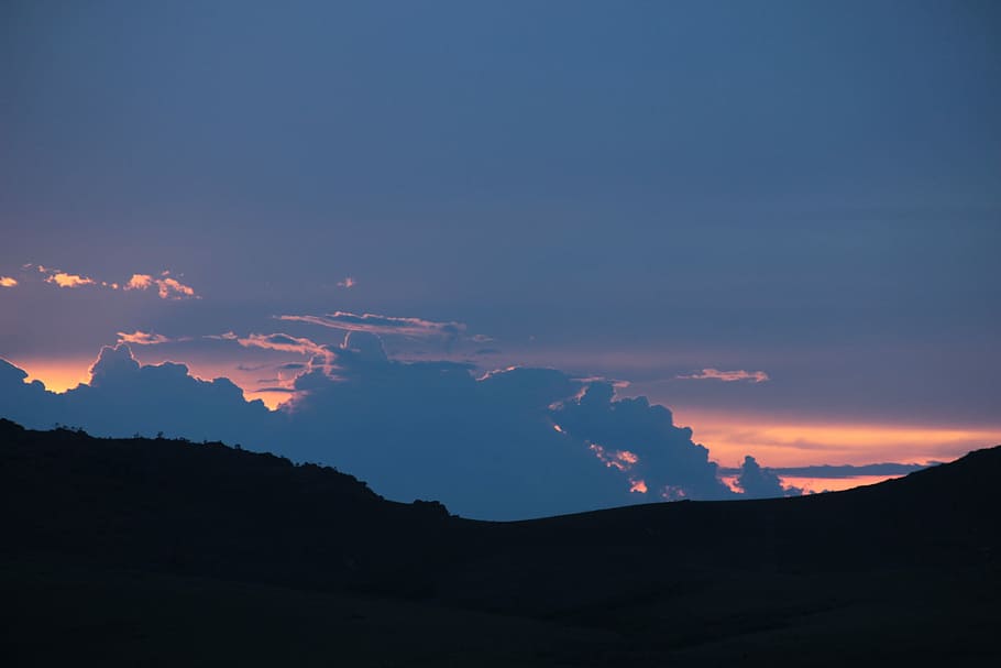 silhouette of a mountain under cloudy sky, landscape photography of mountain HD wallpaper