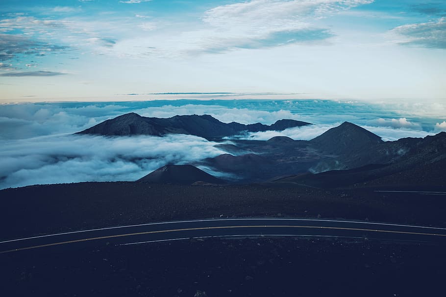 birds eye view of mountain, mountains covered with white clouds HD wallpaper