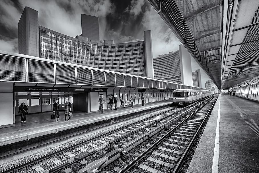 train on railroad grayscale photo, station, metro, underground HD wallpaper