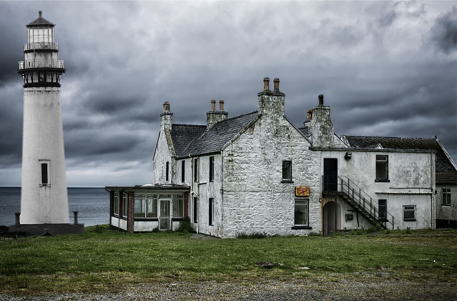 landscape photo of white house beside lighthouse, beach, clouds HD wallpaper