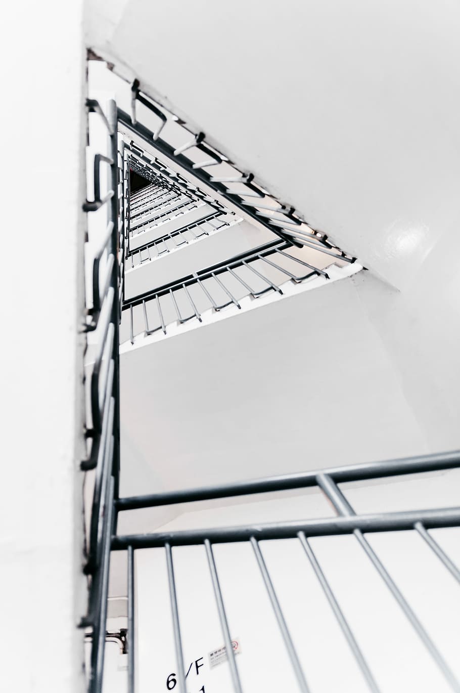 Fibonacci Staircase Vertical, triangular gray staircase pathway HD wallpaper